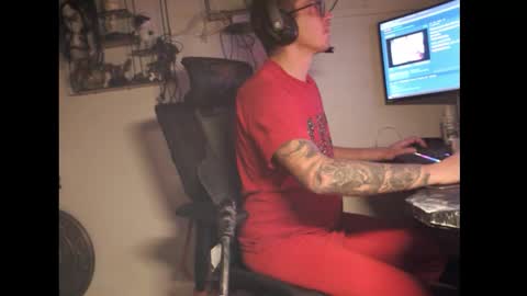 Snapshot of hotkinkytat chatting on December 4, 10:40 pm hotkinkytat online show from December 4, 10:40 pm