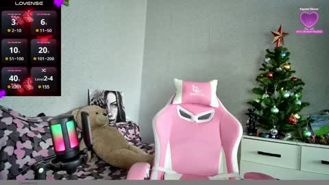 Snapshot of hotkleoo chatting on December 25, 7:35 am MistressM online show from December 25, 7:35 am