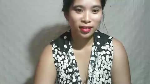Snapshot of hotmompinay30 chatting on October 10, 10:53 pm flor online show from October 10, 10:53 pm
