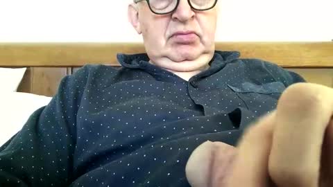 hotmuff99 online show from October 25, 8:00 am