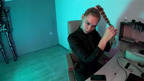 Snapshot of hotprincess2hot chatting on November 11, 11:10 am hotprincess2hot online show from November 11, 11:10 am