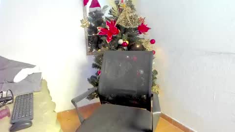 Hott Hanna online show from December 15, 8:41 am