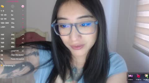 Snapshot of hottbee1 chatting on December 22, 12:16 pm AMY online show from December 22, 12:16 pm