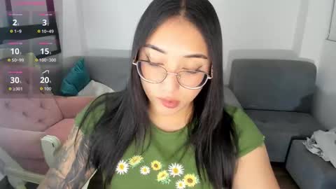 Snapshot of hottbee1 chatting on September 20, 7:04 pm AMY online show from September 20, 7:04 pm