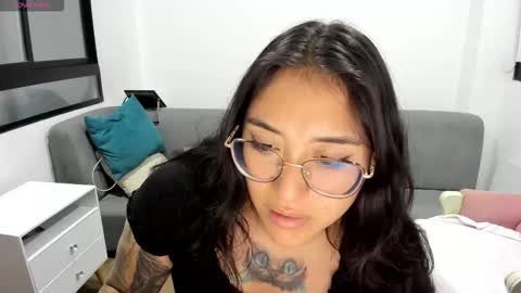 Snapshot of hottbee1 chatting on October 21, 1:17 am AMY online show from October 21, 1:17 am