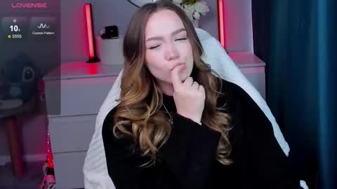 hello Im Eva online show from October 8, 7:28 am