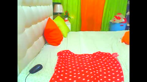 Snapshot of hottesa2019 chatting on February 16, 3:48 pm THEONE online show from February 16, 3:48 pm