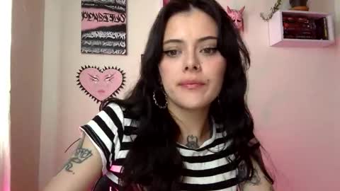 Snapshot of hottietat4u chatting on November 26, 3:24 pm Tat online show from November 26, 3:24 pm