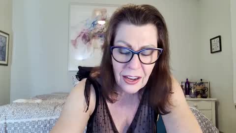 Snapshot of hottxgilf chatting on February 21, 1:44 am Maggie online show from February 21, 1:44 am