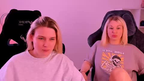 Nessie and Jessie online show from December 12, 12:12 pm