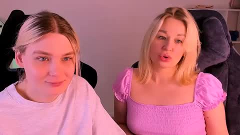 Nessie and Jessie online show from December 20, 7:22 am