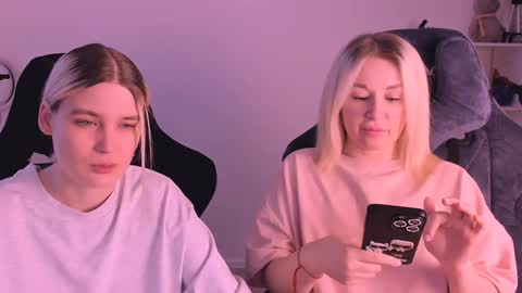 Nessie and Jessie online show from January 7, 12:41 pm