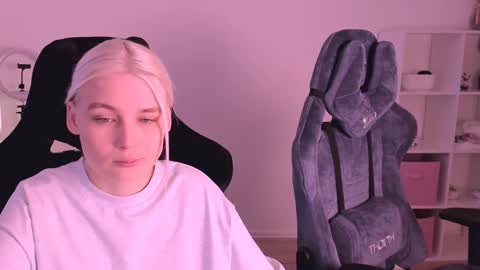 Nessie and Jessie online show from January 24, 6:57 am