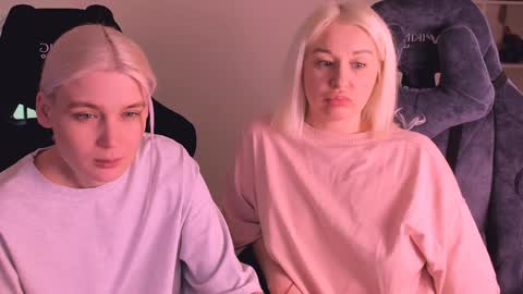 Nessie and Jessie online show from January 27, 2:24 pm