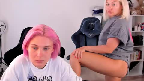 Nessie and Jessie online show from September 20, 10:27 am