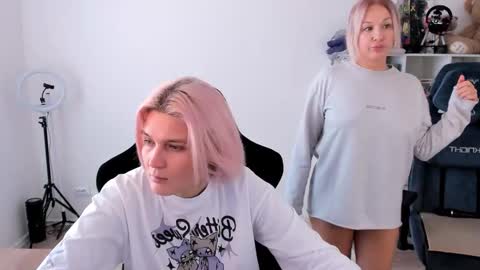 Nessie and Jessie online show from October 18, 10:16 am