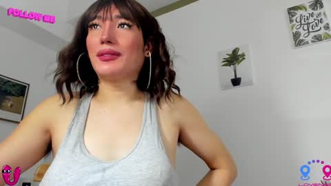 crishinahotty online show from December 7, 7:05 am