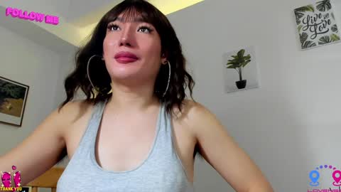 crishinahotty online show from December 15, 4:07 am