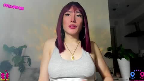 crishinahotty online show from February 12, 10:15 pm