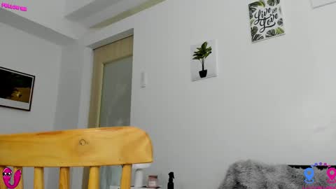 crishinahotty online show from September 10, 5:29 am