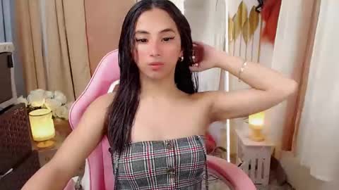 Snapshot of hugeasiancockandrea chatting on March 5, 4:34 am drea online show from March 5, 4:34 am