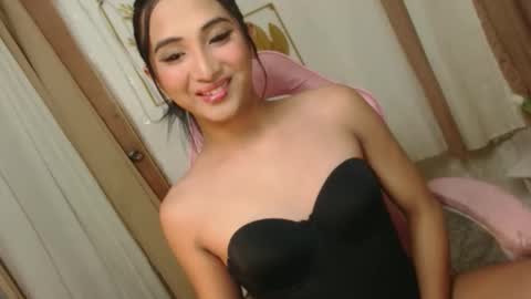 Snapshot of hugeasiancockandrea chatting on October 2, 2:35 pm drea online show from October 2, 2:35 pm