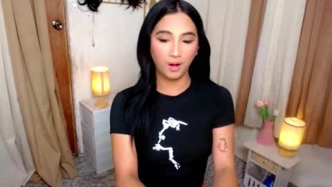 Snapshot of hugeasiancockandrea chatting on October 23, 9:52 am drea online show from October 23, 9:52 am