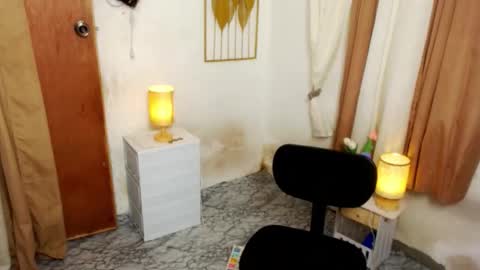 Snapshot of hugeasiancockandrea chatting on October 31, 7:26 pm drea online show from October 31, 7:26 pm