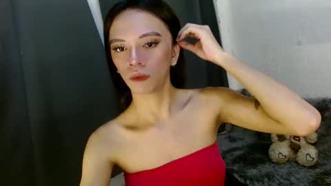 Snapshot of hugecock_caraxx chatting on December 15, 9:56 am Cara online show from December 15, 9:56 am