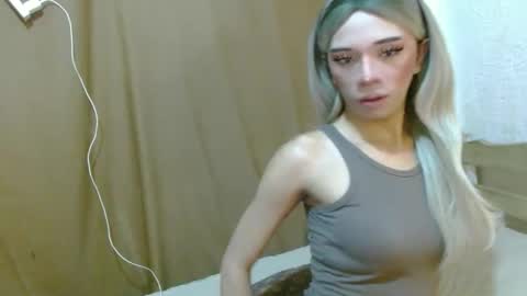 Snapshot of hugecock_caraxx chatting on October 22, 2:34 am Cara online show from October 22, 2:34 am