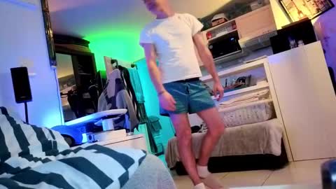 Hugo online show from January 3, 9:15 pm