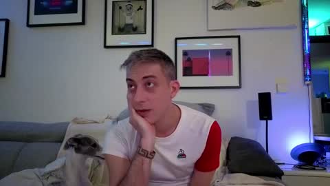 Hugo online show from February 22, 8:42 pm