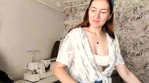 HumpyGrey online show from October 14, 8:48 am