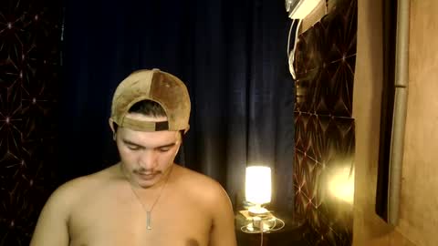 Snapshot of hunkylloyd chatting on December 3, 11:44 am hunkylloyd online show from December 3, 11:44 am