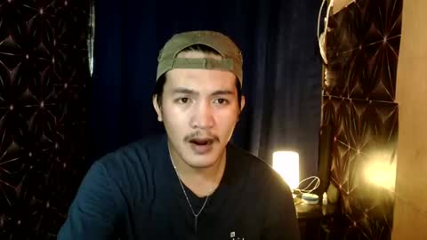 Snapshot of hunkylloyd chatting on December 6, 1:00 pm hunkylloyd online show from December 6, 1:00 pm