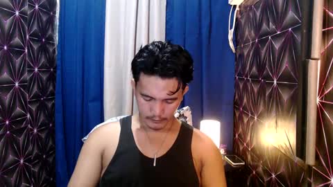 Snapshot of hunkylloyd chatting on December 12, 10:09 pm hunkylloyd online show from December 12, 10:09 pm