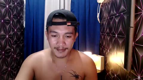 Snapshot of hunkylloyd chatting on December 14, 9:18 am hunkylloyd online show from December 14, 9:18 am