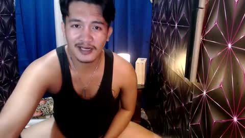 Snapshot of hunkylloyd chatting on December 16, 3:19 am hunkylloyd online show from December 16, 3:19 am