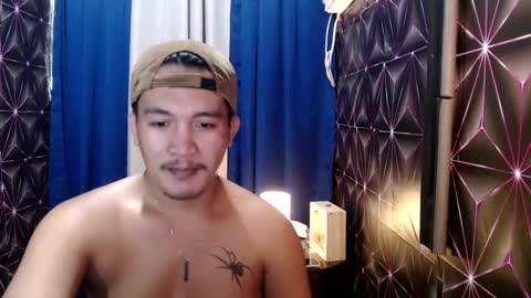 Snapshot of hunkylloyd chatting on December 16, 10:29 am hunkylloyd online show from December 16, 10:29 am