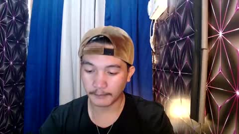 Snapshot of hunkylloyd chatting on December 22, 8:49 am hunkylloyd online show from December 22, 8:49 am