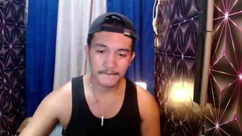 Snapshot of hunkylloyd chatting on December 23, 8:55 am hunkylloyd online show from December 23, 8:55 am