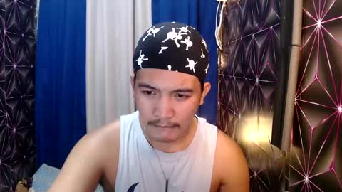 Snapshot of hunkylloyd chatting on December 24, 3:38 am hunkylloyd online show from December 24, 3:38 am