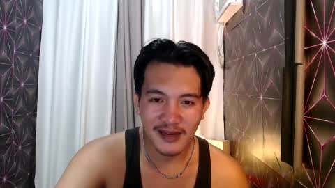 Snapshot of hunkylloyd chatting on December 28, 6:29 pm hunkylloyd online show from December 28, 6:29 pm