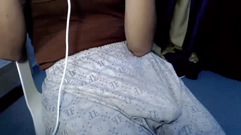 Snapshot of hunkyzeus chatting on December 24, 6:44 am hunkyzeus online show from December 24, 6:44 am