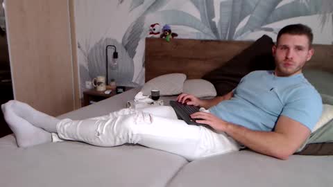 Hunter Bridges online show from December 31, 2:03 pm