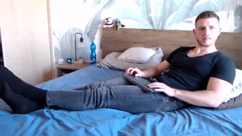 Hunter Bridges online show from February 1, 8:08 am