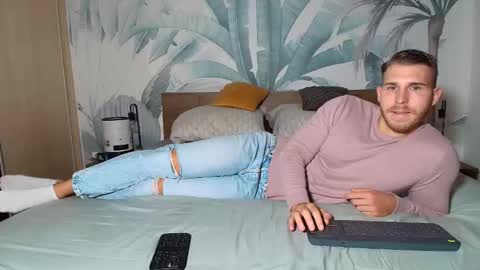 Hunter Bridges online show from September 28, 6:41 am