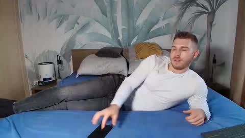 Hunter Bridges online show from December 14, 7:58 am