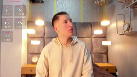 hunterheat_ online show from November 20, 12:05 pm