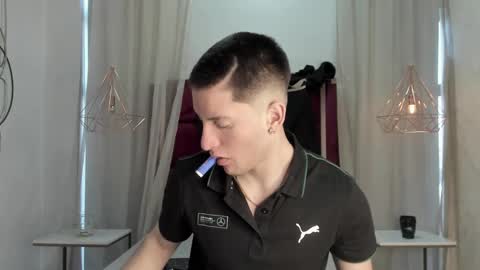 hunterheat_ online show from November 27, 12:18 pm